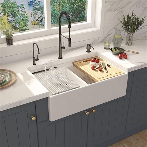 white apron front farm sink